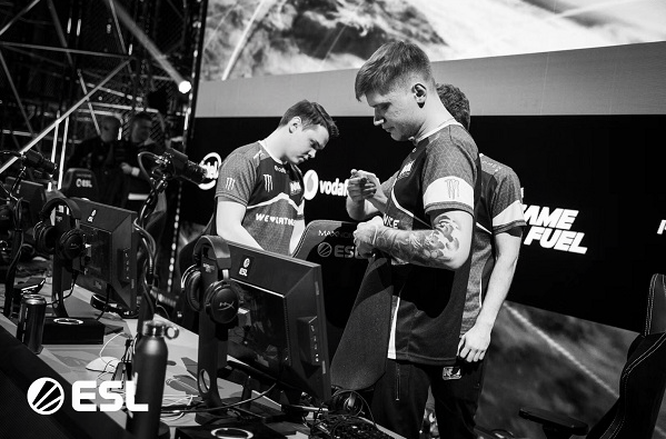 加强教育 加强教育